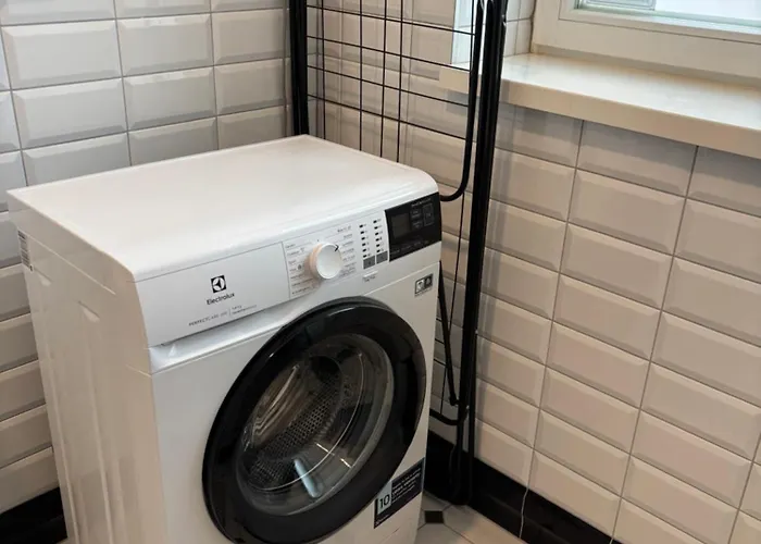 New 2 - Self Check In, Free Parking