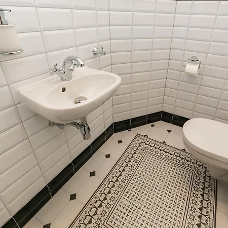 New 2 - Self Check In, Free Parking 布拉迪斯拉发